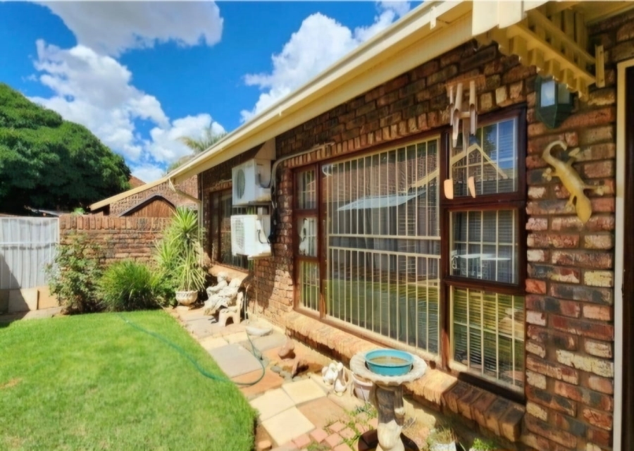 2 Bedroom Property for Sale in Pellissier Free State